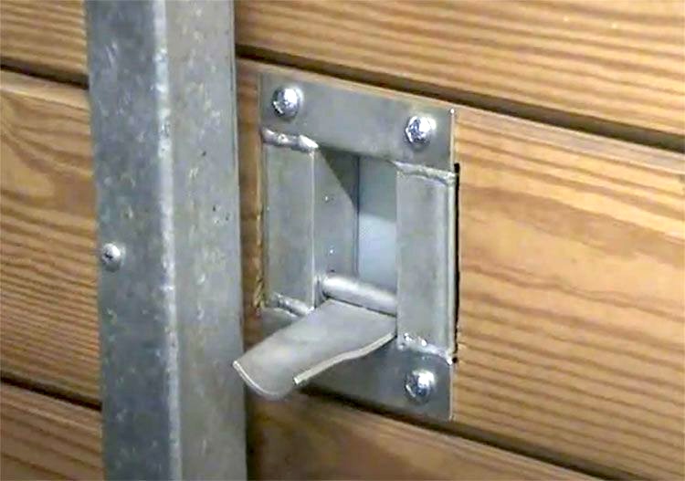 gravity latch
